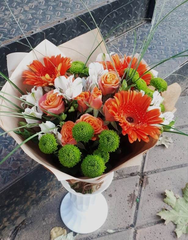 Букет цветов из: Герберы, Хризантемы, Альстромерии и Розы в Новоильинском