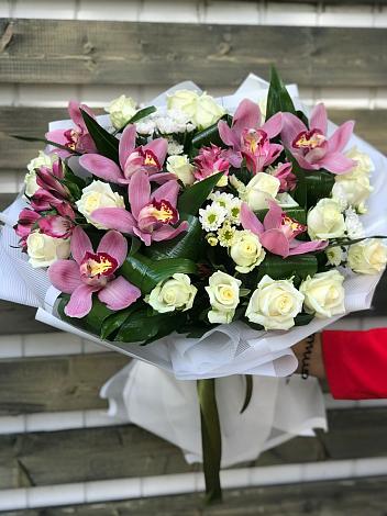 Букет цветов из: Розы и Хризантемы в Новоильинском