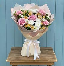 Букет цветов из:  Гвоздики, Орхидеи и Розы в Новоильинском