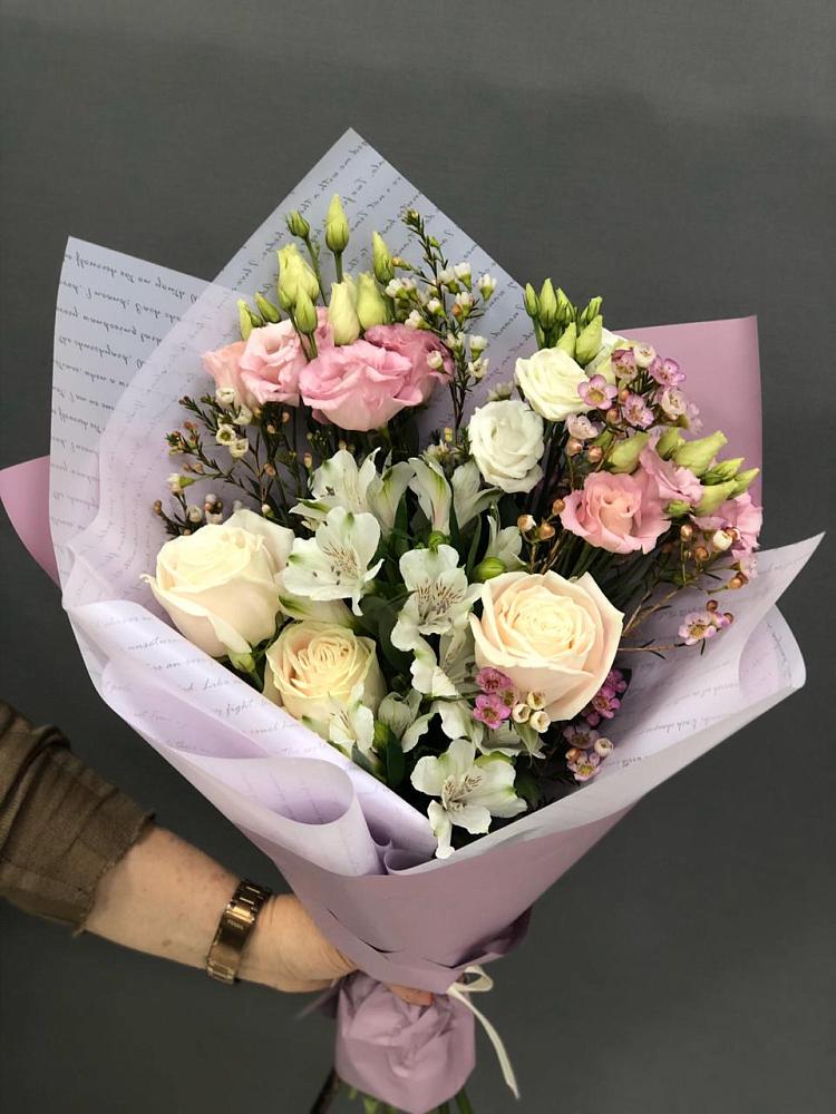 Букет цветов из: Альстромерии, Розы и Лизиантусы в Новоильинском