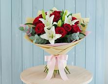 Букет цветов из:  Лилии и Розы в Новоильинском
