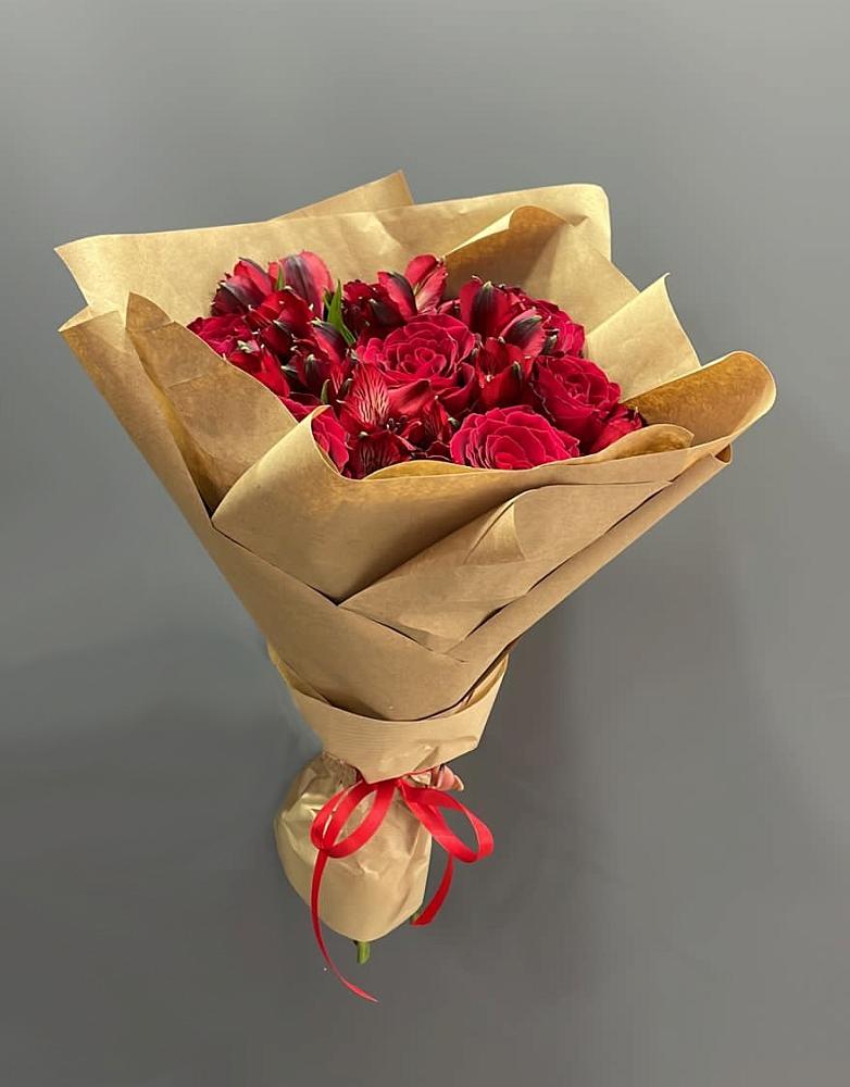 Букет цветов из: Альстромерии и Розы в Новоильинском