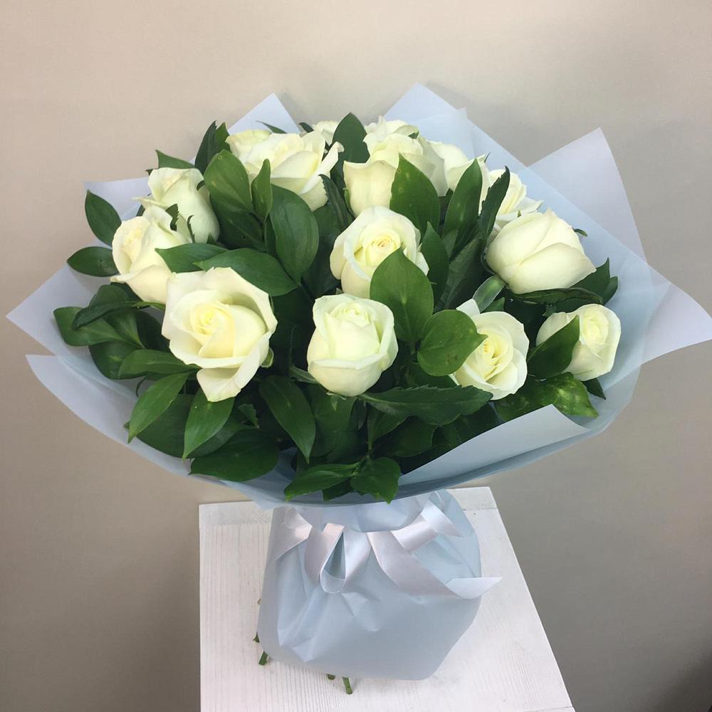 Букет 15 Белых роз Проуд в Новоильинском