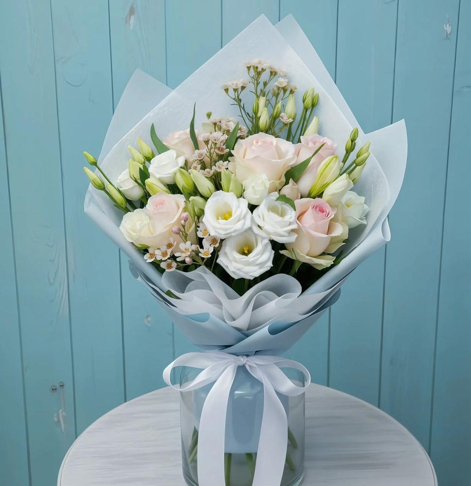 Букет цветов из: Розы и Лизиантусы в Новоильинском