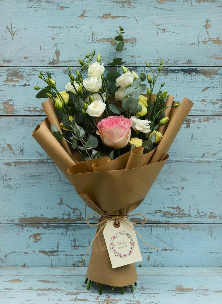 Букет цветов из: Розы и Лизиантусы в Новоильинском