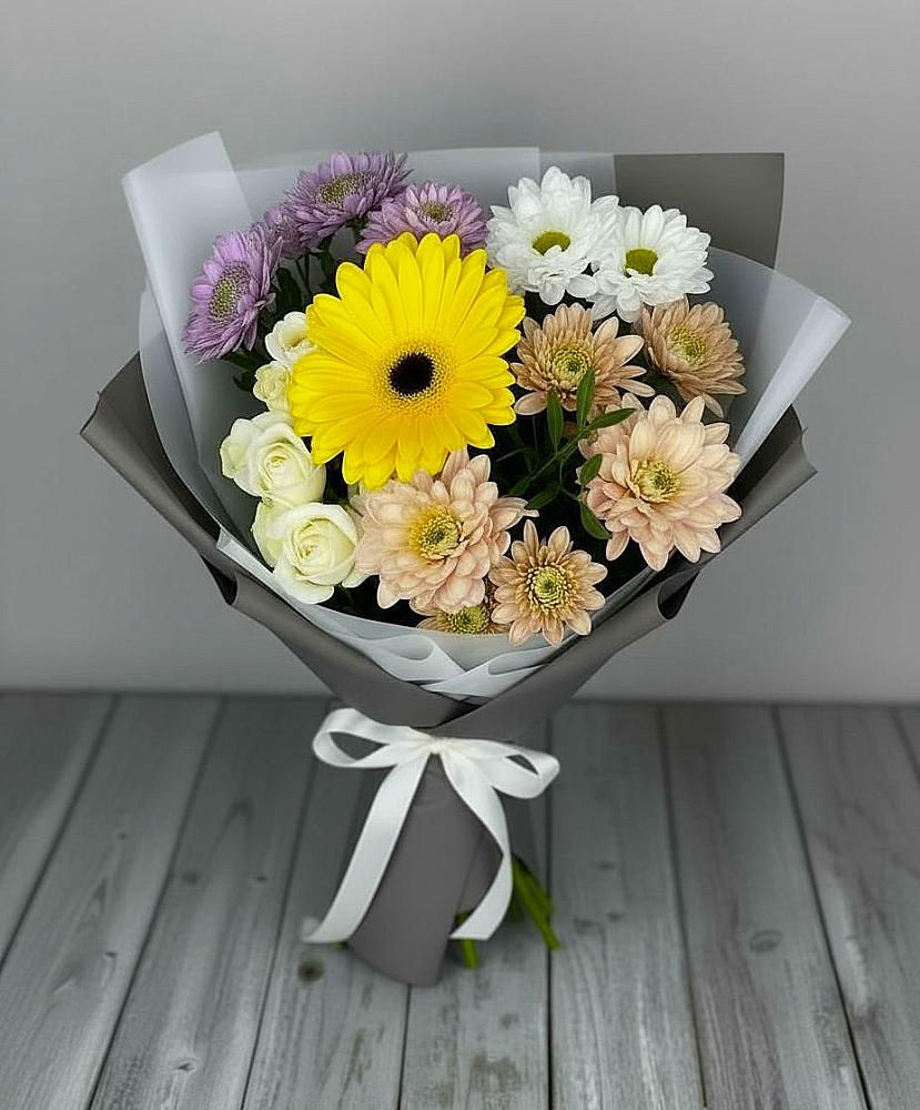 Букет цветов из: Розы, Герберы и Хризантемы в Новоильинском