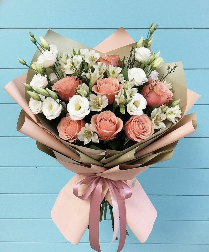 Букет цветов из: Розы, Альстромерии и Лизиантусы в Новоильинском