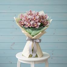 Букет цветов из:  Орхидеи и Розы в Новоильинском