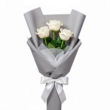 Букет 3 белые розы в Новоильинском