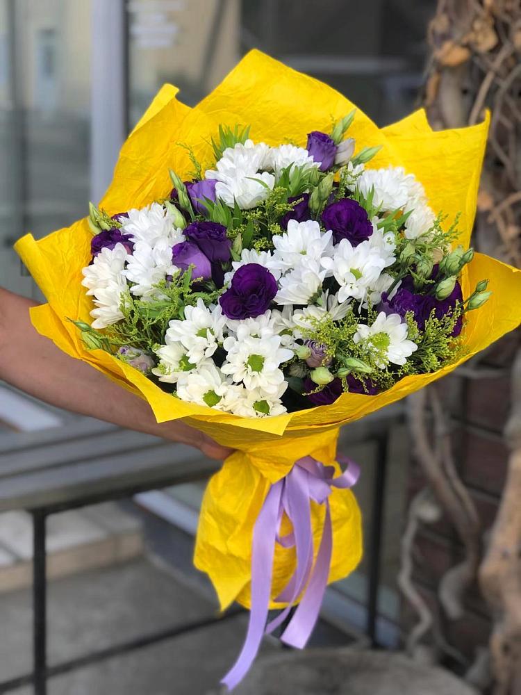 Букет цветов из: Ирисы, Хризантемы и Ромашки в Новоильинском