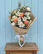 Букет цветов из:  Альстромерии, Лизиантусы, Розы и Хризантемы #REPLACE_PRED# Новоильинском