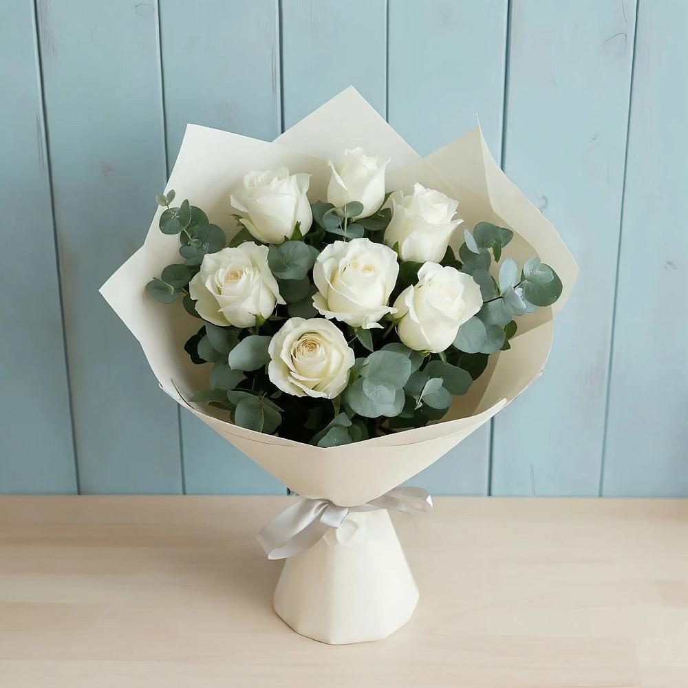Букет Белые розы в Эвкалипте в Новоильинском