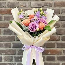 Букет цветов из:  Лизиантусы и Розы в Новоильинском