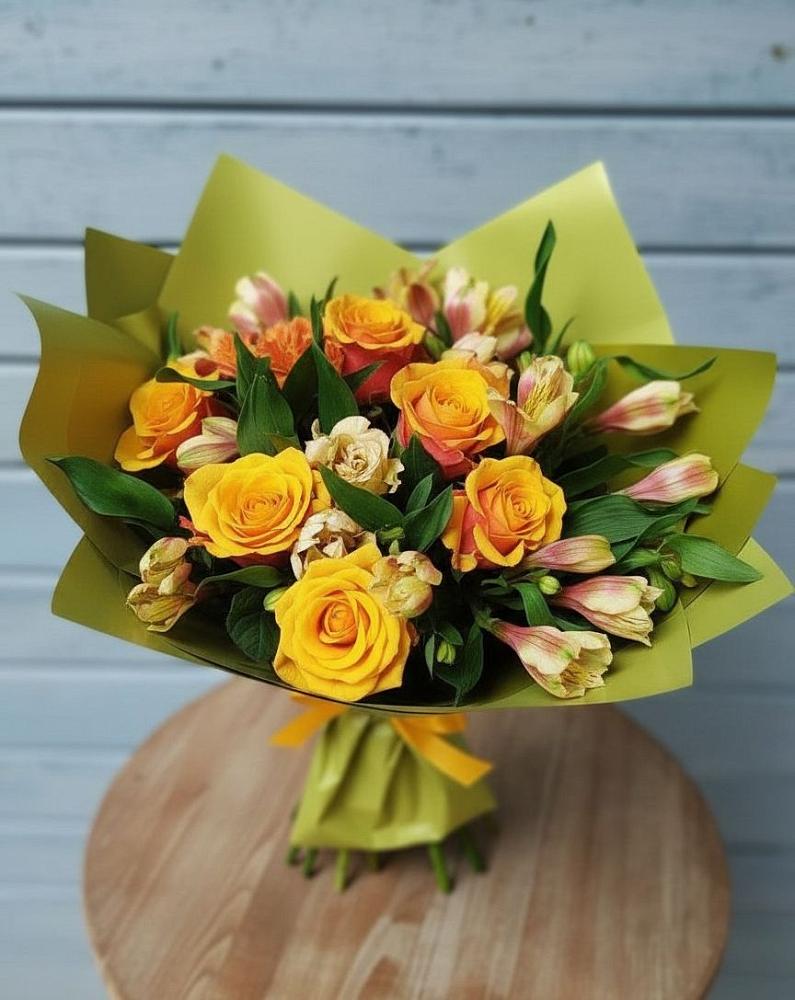 Букет цветов из: Альстромерии и Розы в Новоильинском