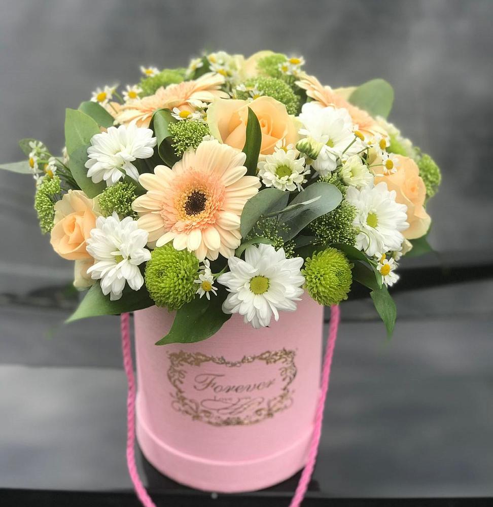 Цветочная композиция из Розы, Герберы и Хризантемы в шляпной коробке в Новоильинском