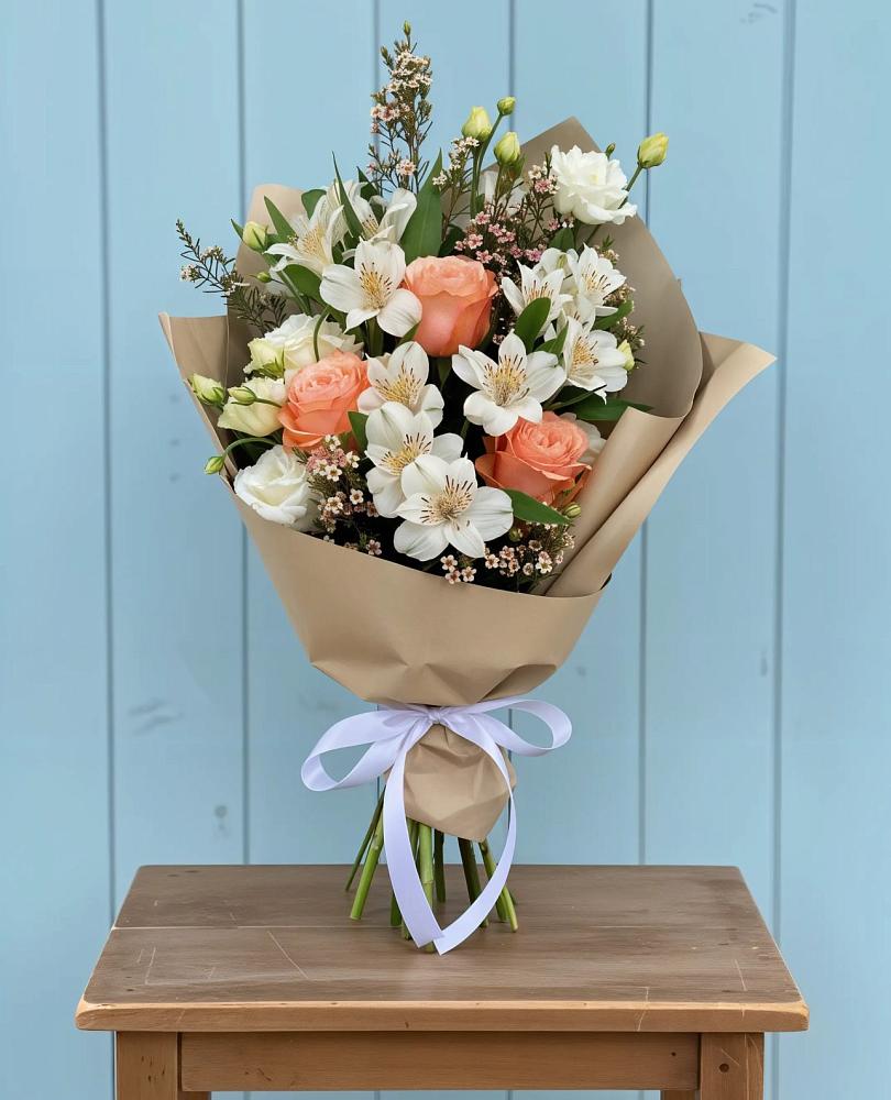 Букет цветов из: Альстромерии, Лизиантусы, Розы и Хризантемы в Новоильинском