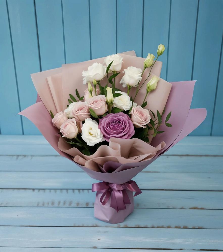 Букет цветов из: Розы и Лизиантусы в Новоильинском